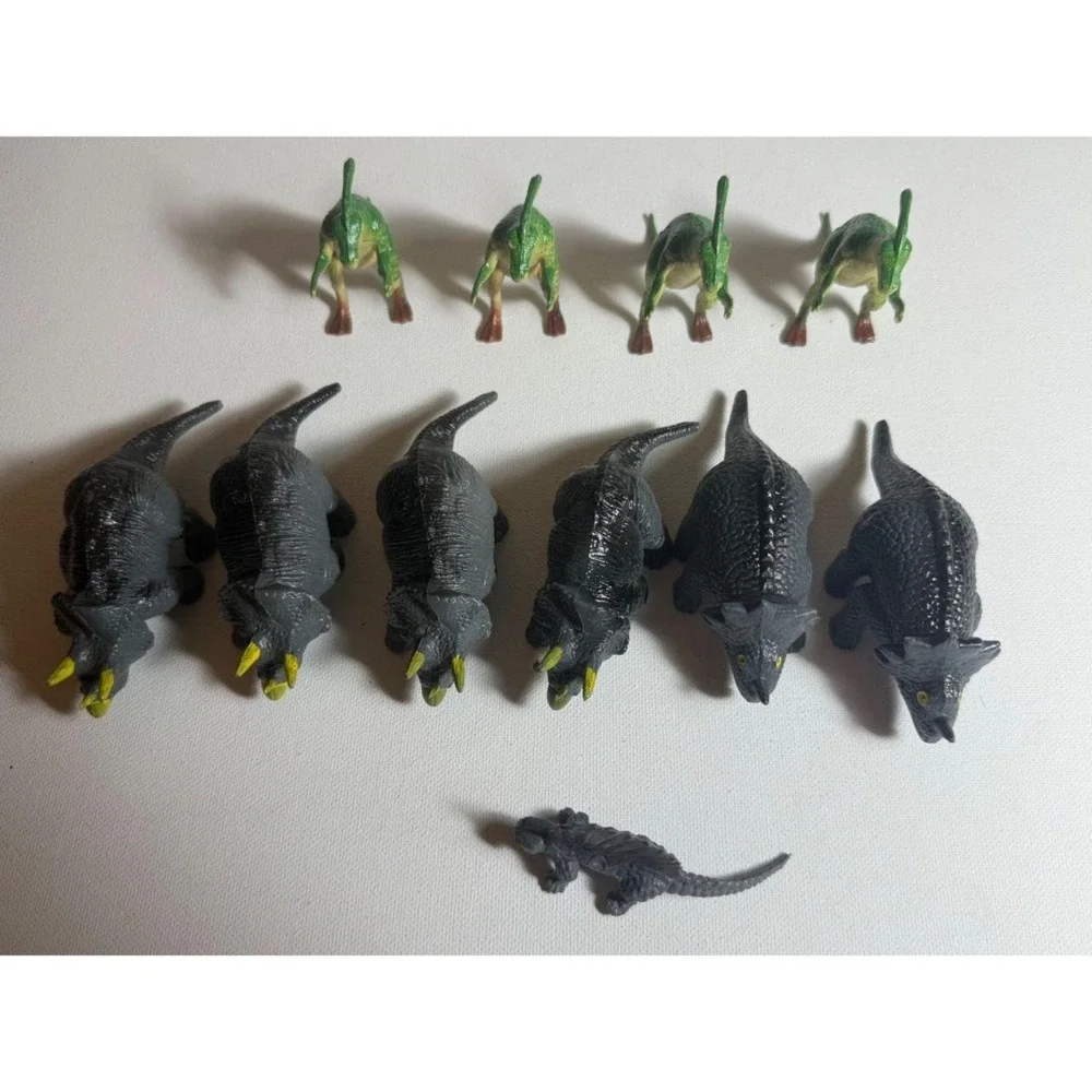 Vintage Lot of Various Sizes and Types Dinosaurs, Volcano & Vegetation HAS BOX
